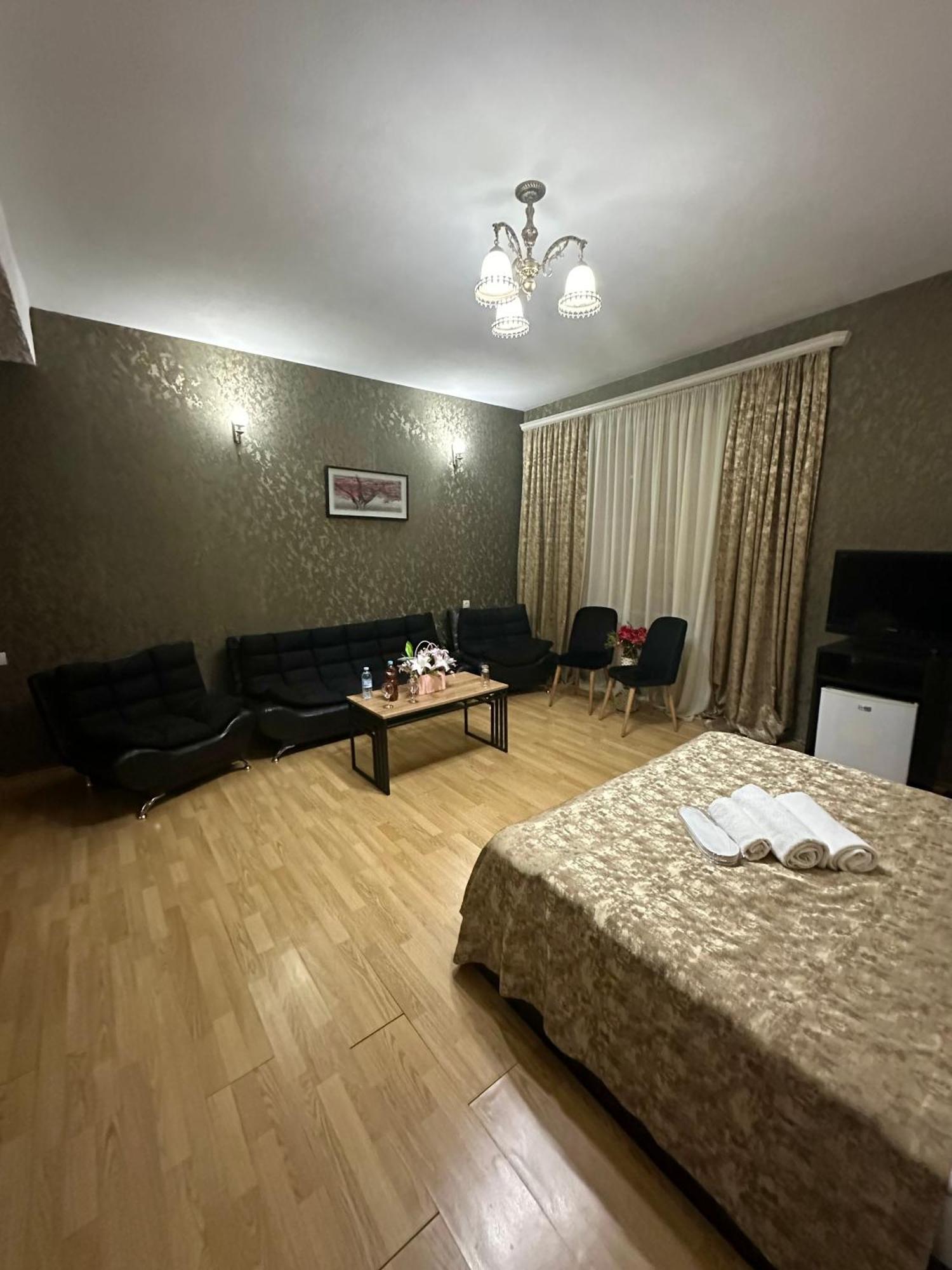 Hotel Qeroli Old Town à Tbilissi Extérieur photo